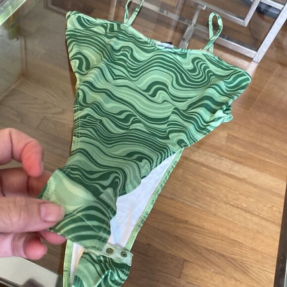 High cut green strap bodysuit cut high. Almost to the armpit. snap crotch. - Picture 5 of 8